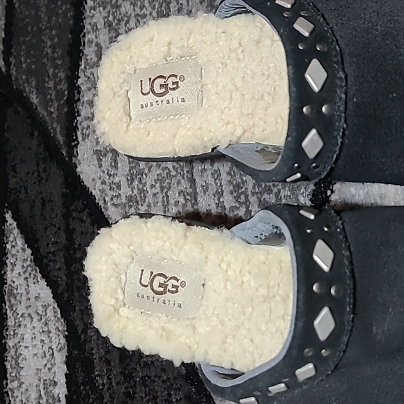UGG LEATHER SHEEPSKIN STUDDED HEEL CLOGS - Picture 6 of 12